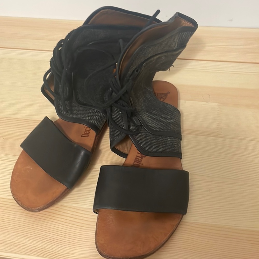 Black gladiator sandals Fluevog 8
